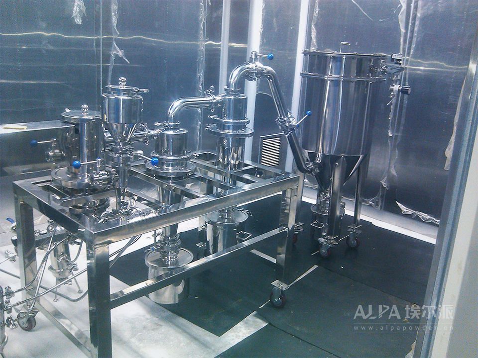 實(shí)驗(yàn)室三合一<a href=http://m.taishancapital.cn/chanpin/27.html target=_blank class=infotextkey>氣流粉碎機(jī)</a>